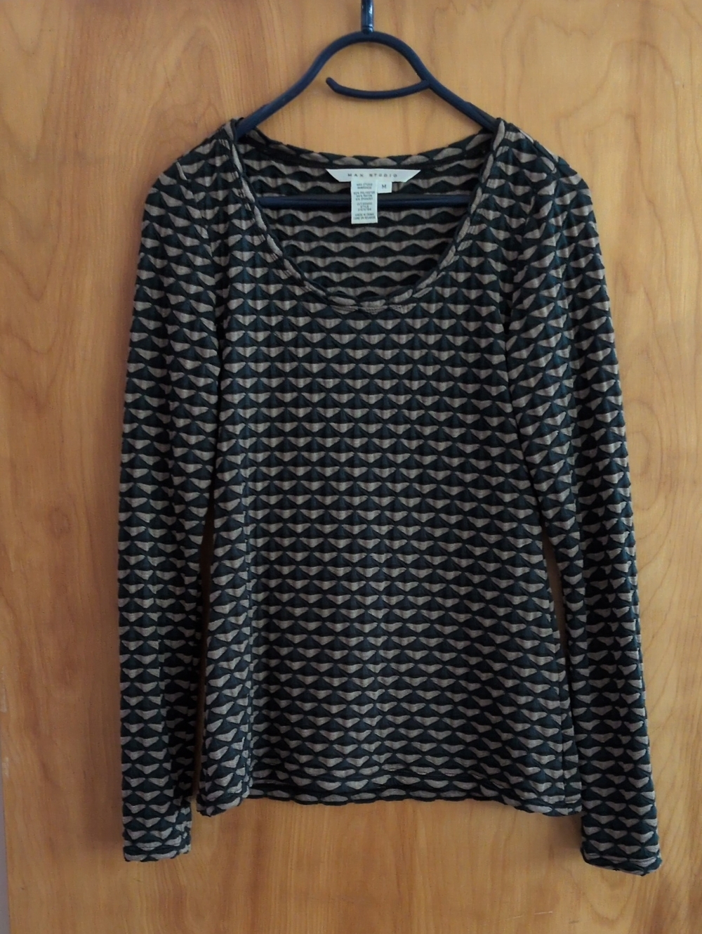 Max Studio Long-Sleeve Scoop Neck Geometric Print Tee -Green Black & Tan